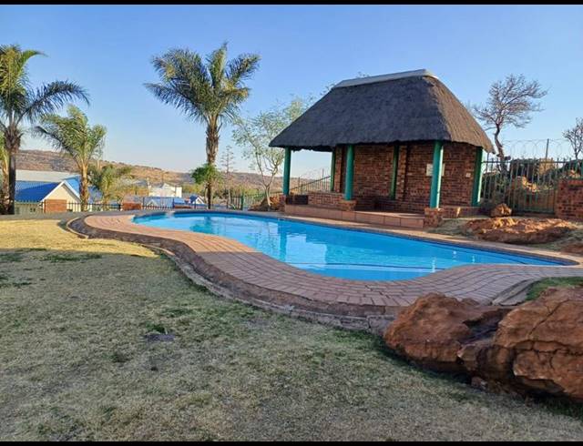2 BEDROOM COMPLEX FOR SALE IN WINCHESTER HILLS